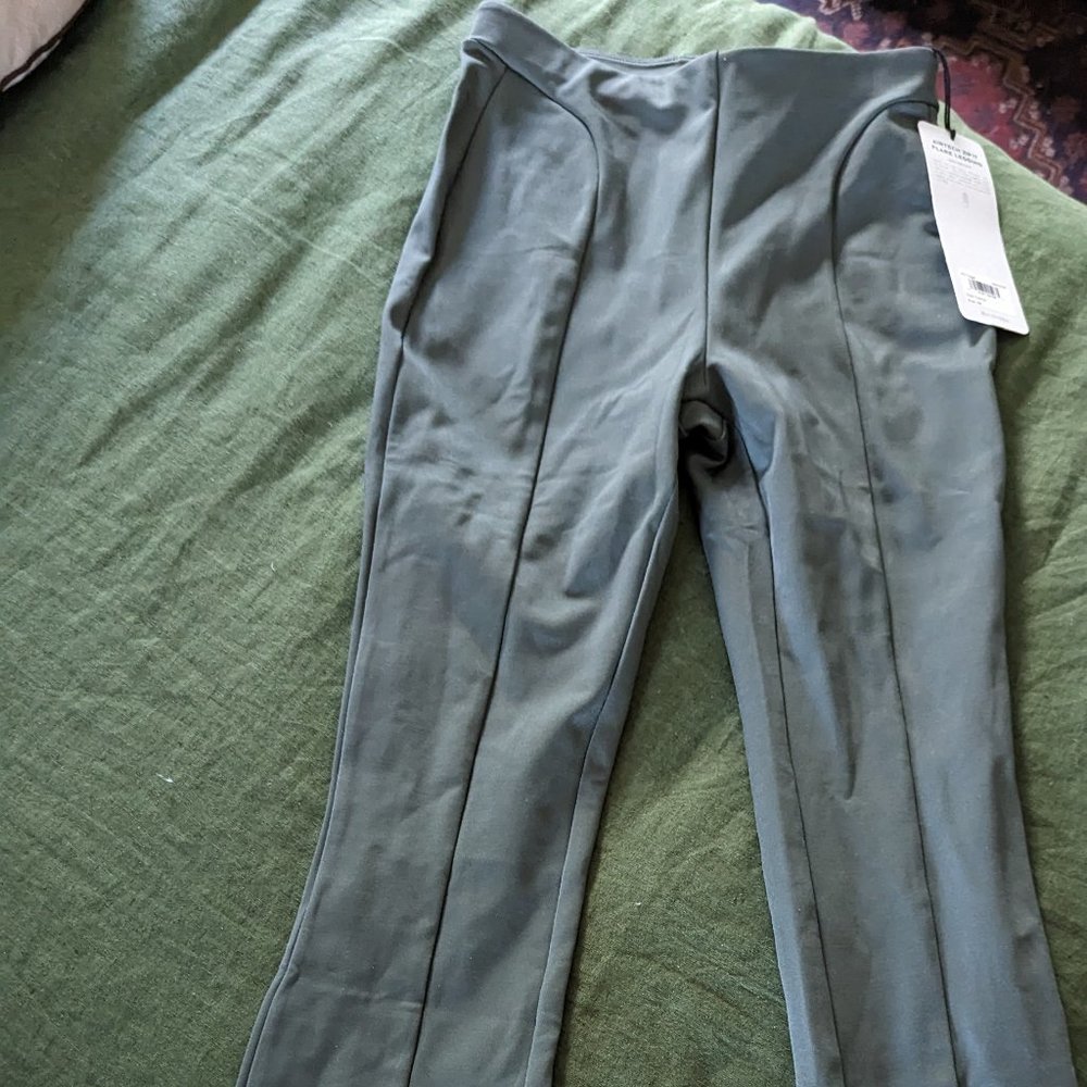 Alo high waist flare legging (xs-NWTs)